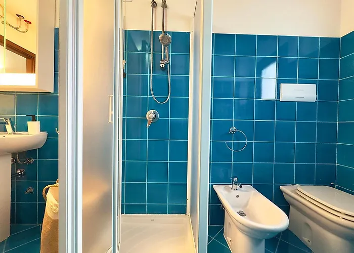 Sleeps 6 - Pool, Parking & Wifi - By Coral Appartement *
