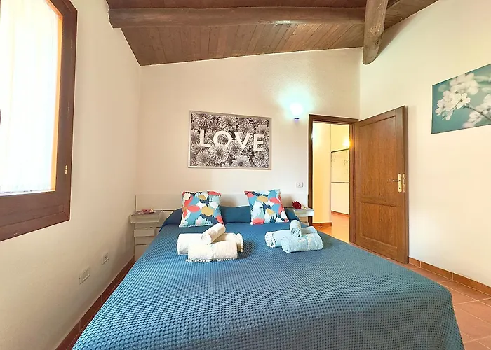 Sleeps 6 - Pool, Parking & Wifi - By Coral Appartement *