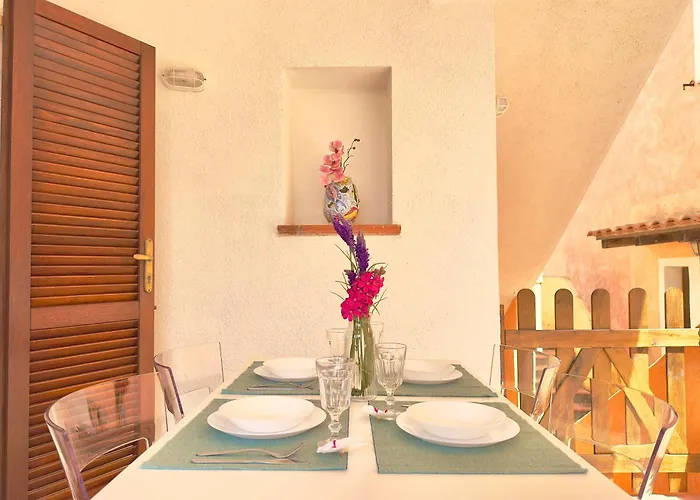Appartement Sleeps 6 - Pool, Parking & Wifi - By Coral Porto Cervo