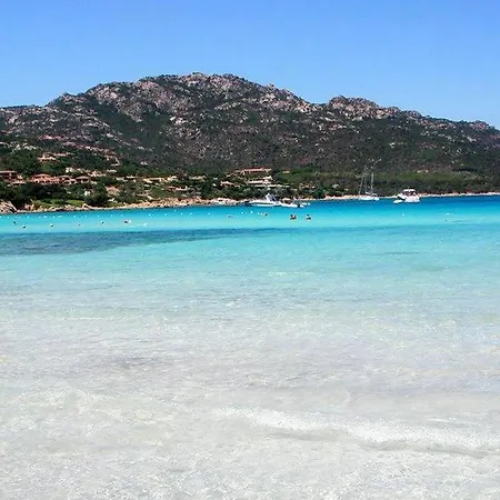 Sleeps 6 - Pool, Parking & Wifi - By Coral Apartment *