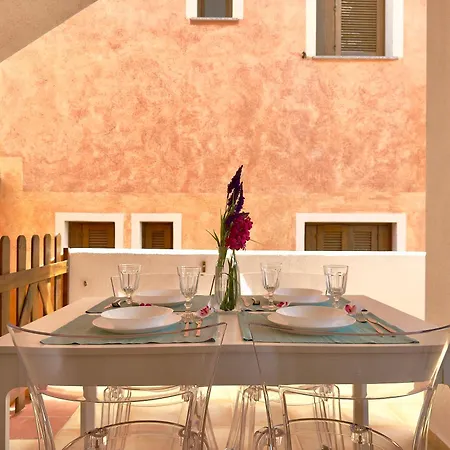 Apartment Sleeps 6 - Pool, Parking & Wifi - By Coral Porto Cervo