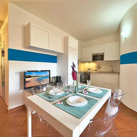 Sleeps 6 - Pool, Parking & Wifi - By Coral Porto Cervo