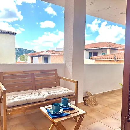 Sleeps 6 - Pool, Parking & Wifi - By Coral *
