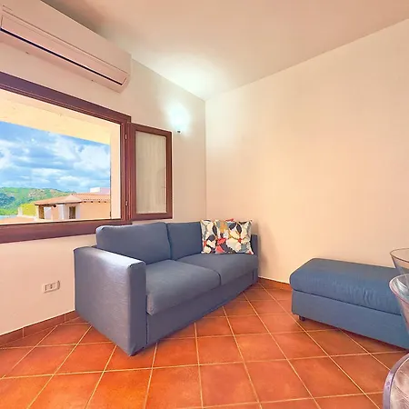 Sleeps 6 - Pool, Parking & Wifi - By Coral Porto Cervo